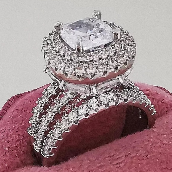 Sterling silver luxury engagement ring - Picture 5 of 6